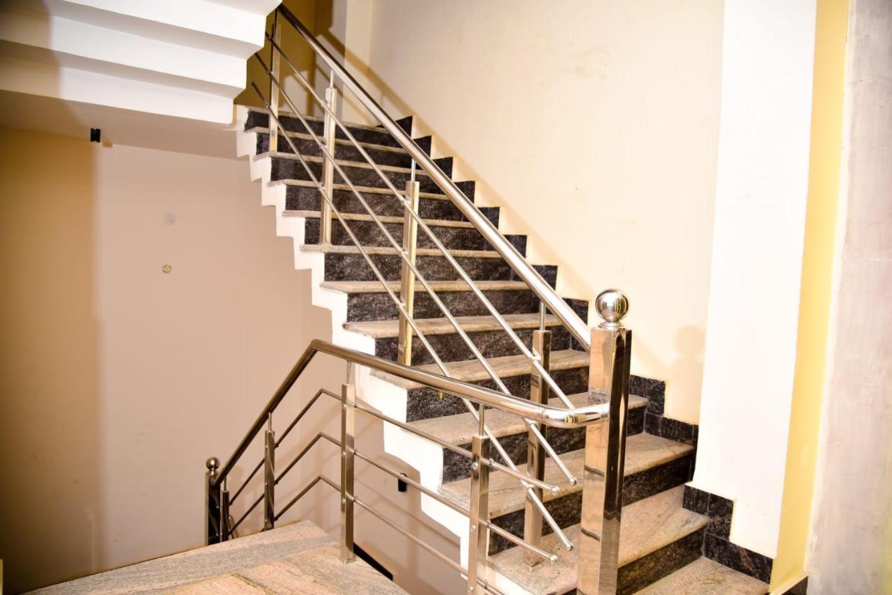 Hotel Olive Crown Lucknow Extérieur photo