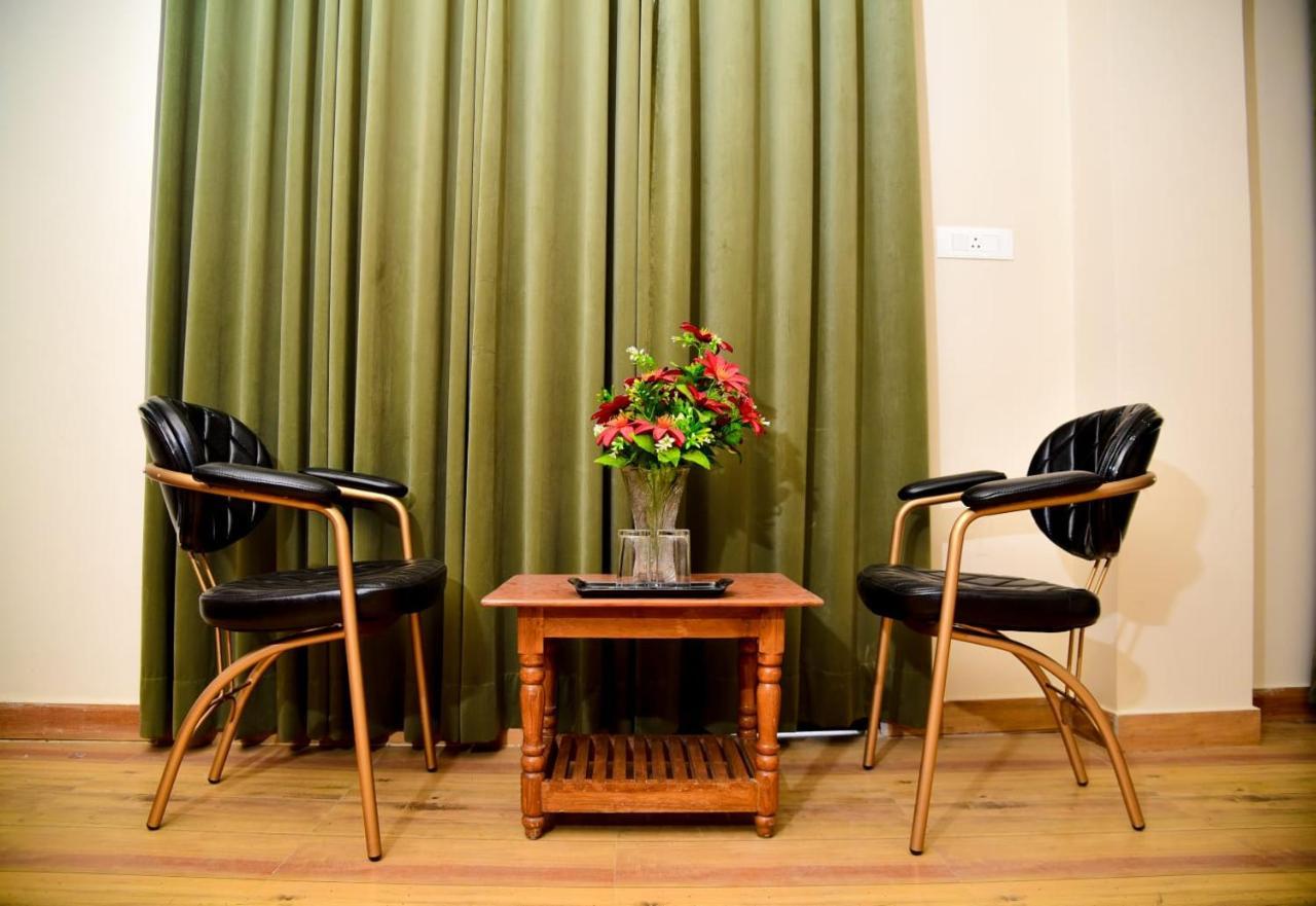 Hotel Olive Crown Lucknow Extérieur photo