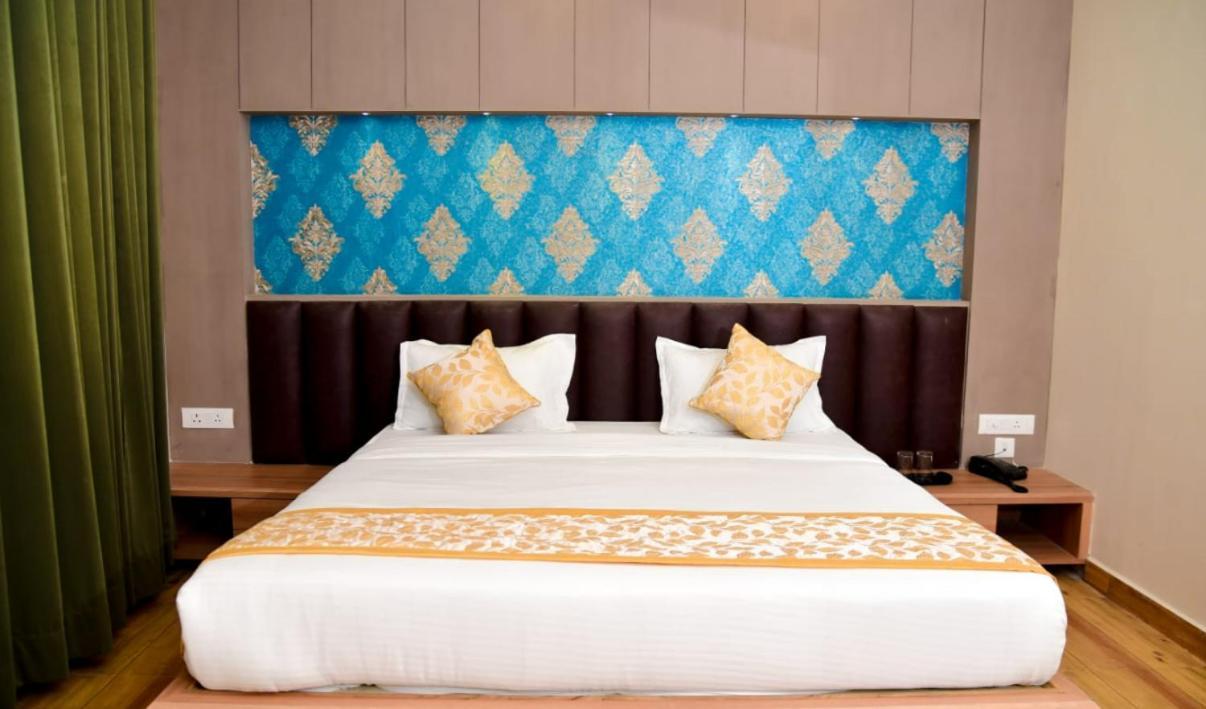 Hotel Olive Crown Lucknow Extérieur photo