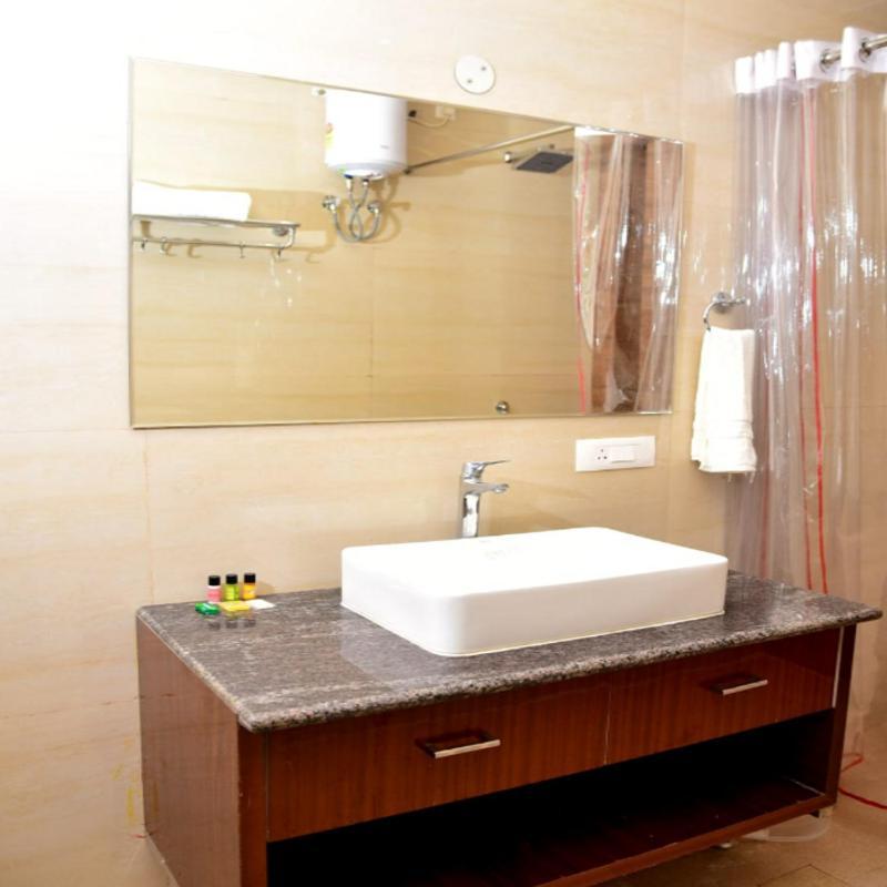 Hotel Olive Crown Lucknow Extérieur photo