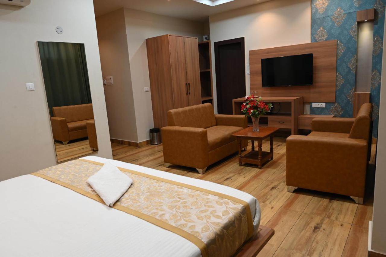Hotel Olive Crown Lucknow Extérieur photo