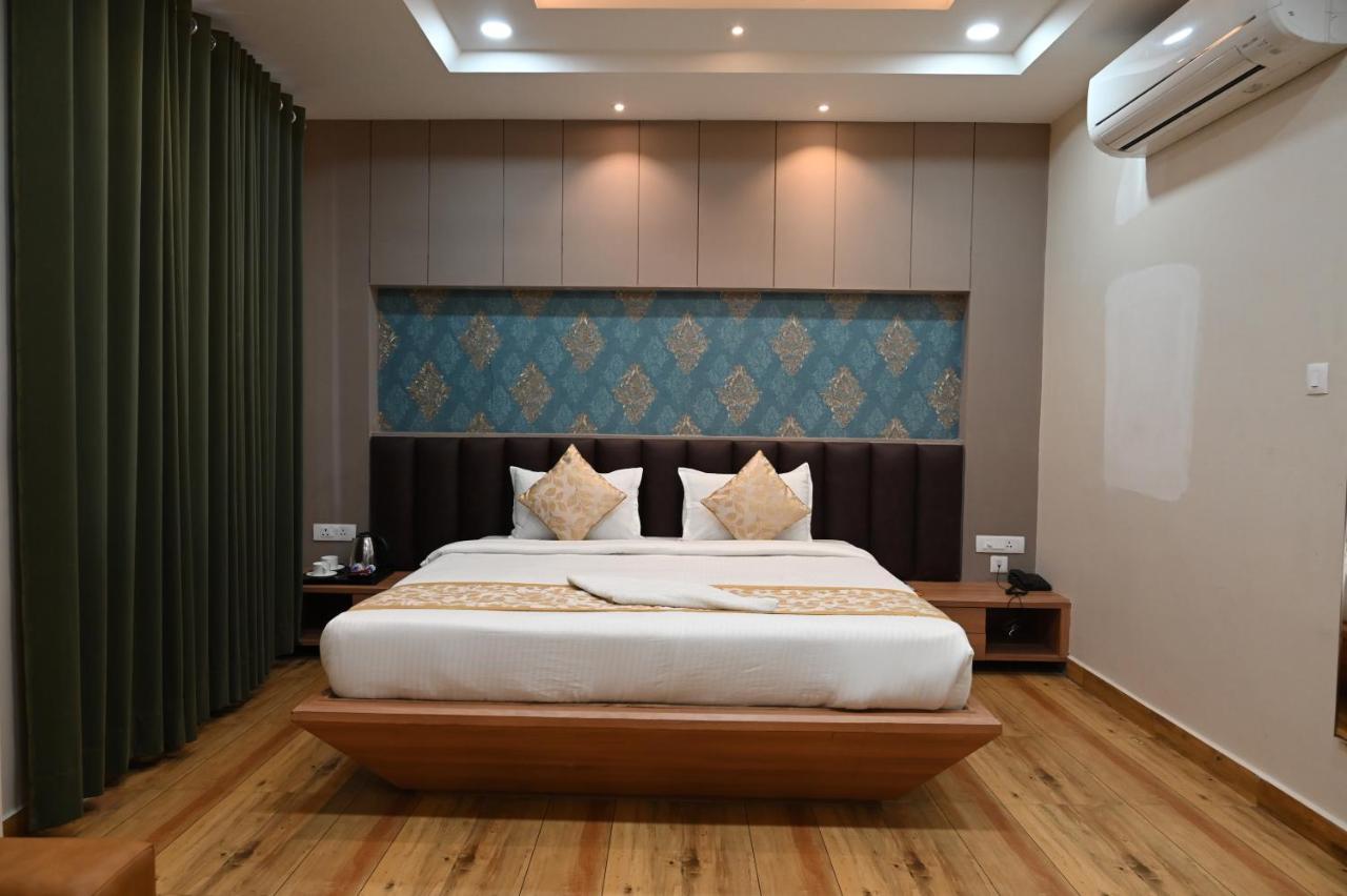 Hotel Olive Crown Lucknow Extérieur photo