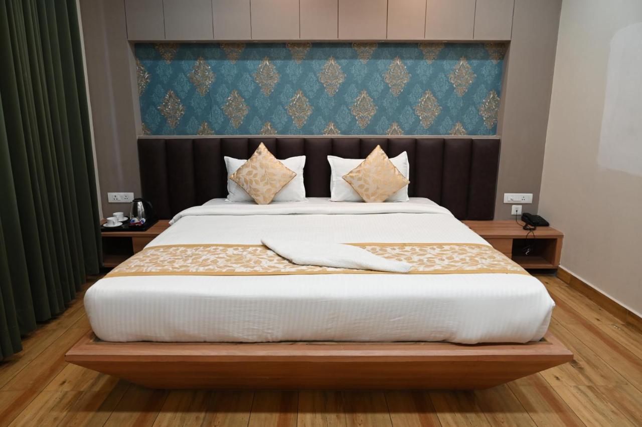 Hotel Olive Crown Lucknow Extérieur photo